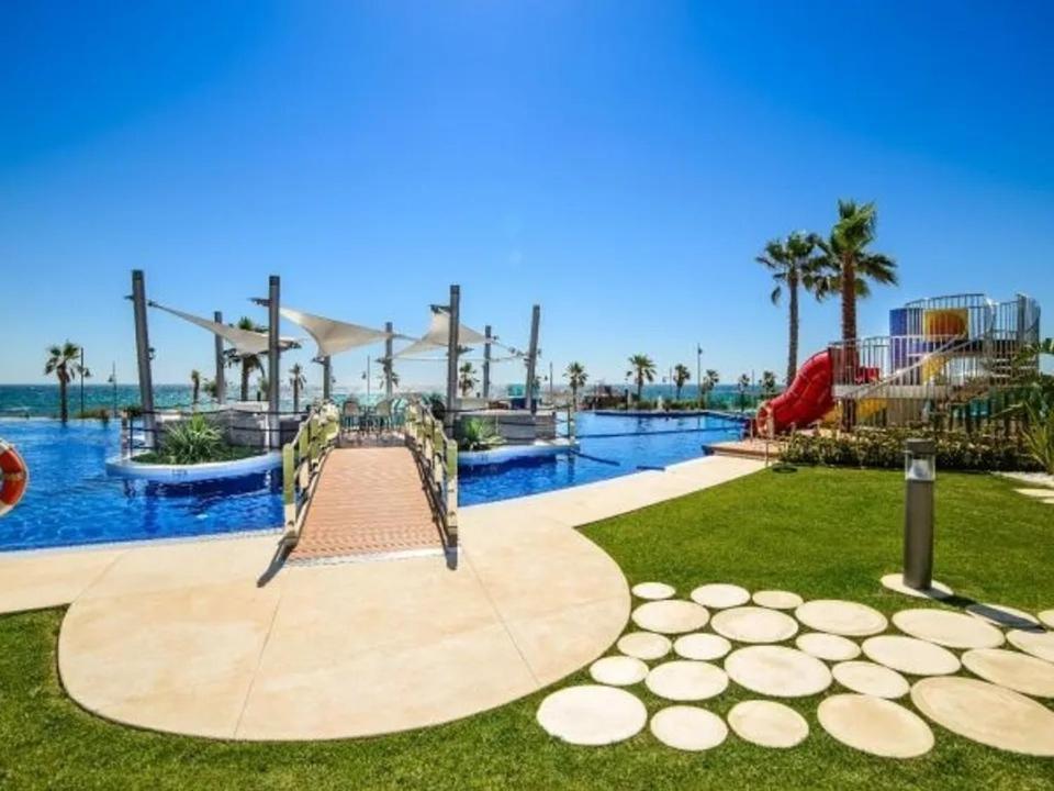 Apartment Deluxe Clara Sea Senses Torrevieja Bagian luar foto