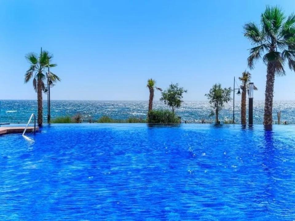 Apartment Deluxe Clara Sea Senses Torrevieja Bagian luar foto