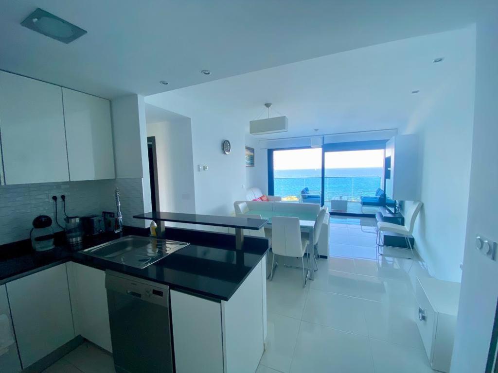 Apartment Deluxe Clara Sea Senses Torrevieja Bagian luar foto