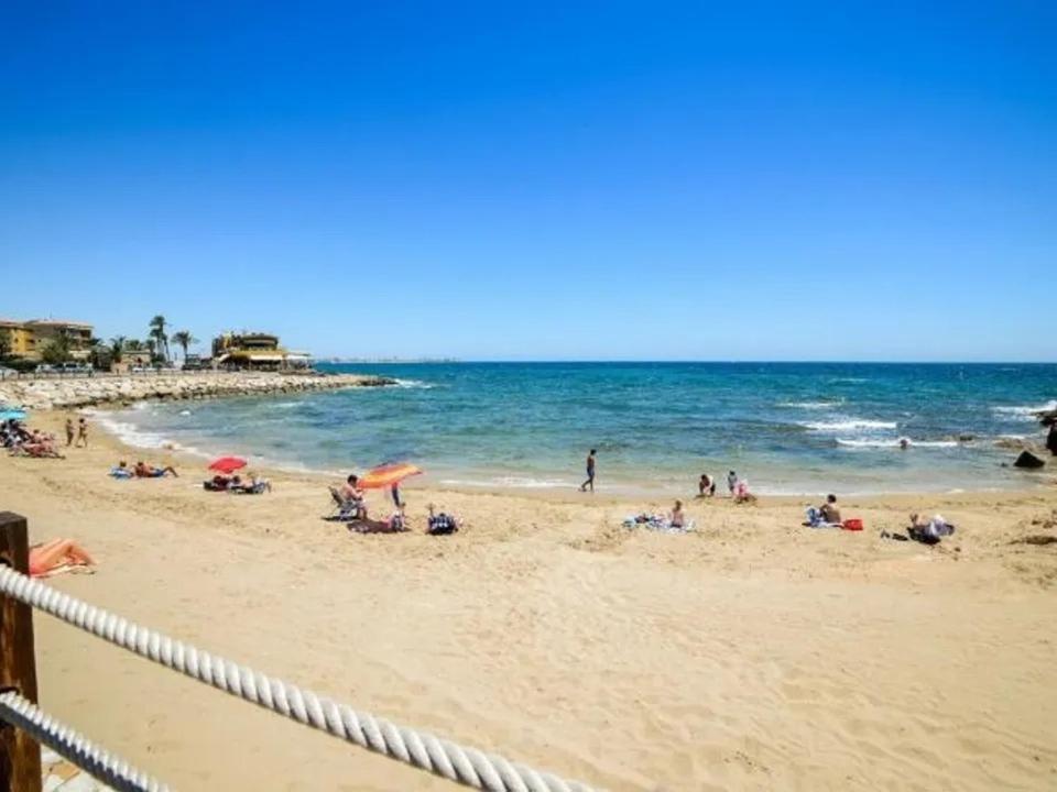 Apartment Deluxe Clara Sea Senses Torrevieja Bagian luar foto