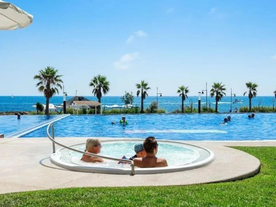Apartment Deluxe Clara Sea Senses Torrevieja Bagian luar foto