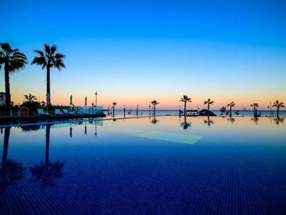 Apartment Deluxe Clara Sea Senses Torrevieja Bagian luar foto